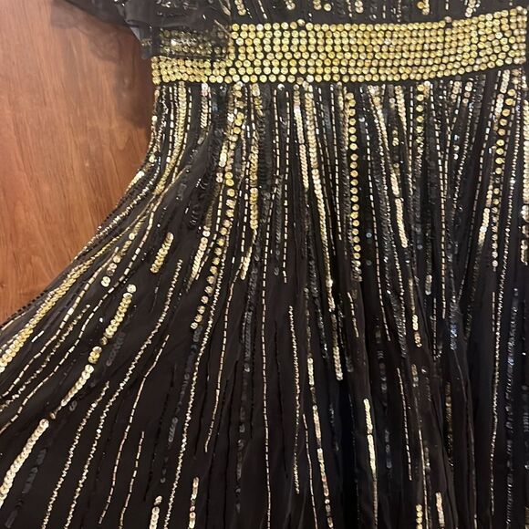 NWT Mac Duggal EMBELLISHED FULL LENGTH LAYERED SLEEVE GOWN Black and Gold 8 - Picture 7 of 12